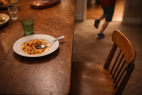 Non Sta Fermo A Tavola